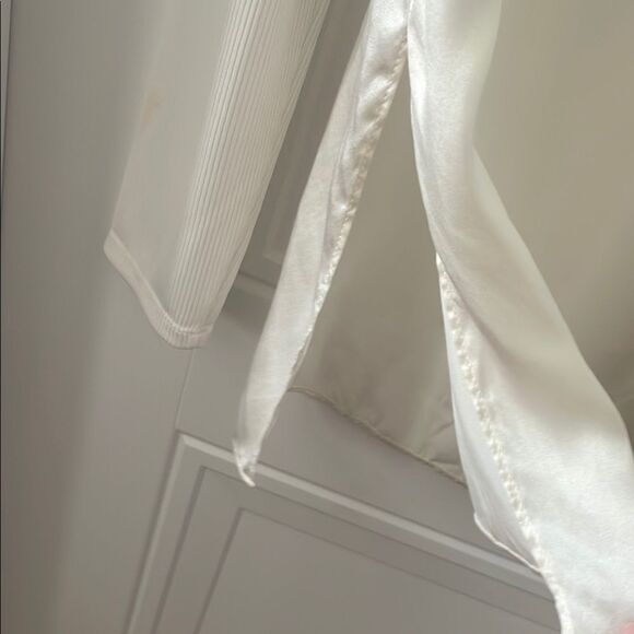 Club Monaco Silk Cream Blouse with Ribbed Long Sleeves - Picture 7 of 7